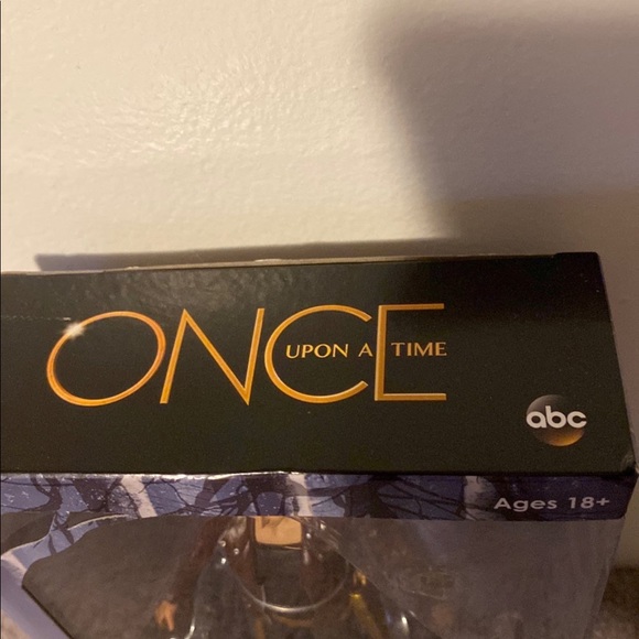 Once Upon A Time Emma Swan Figurine - Picture 2 of 6